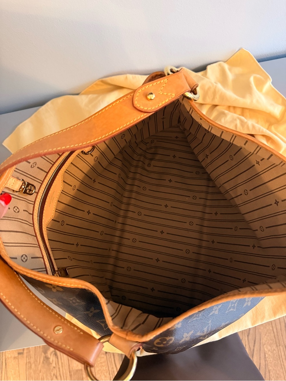 Louis Vuitton Monogram Canvas Shoulder Bag with Natural Vachetta Trim - Picture 9 of 9
